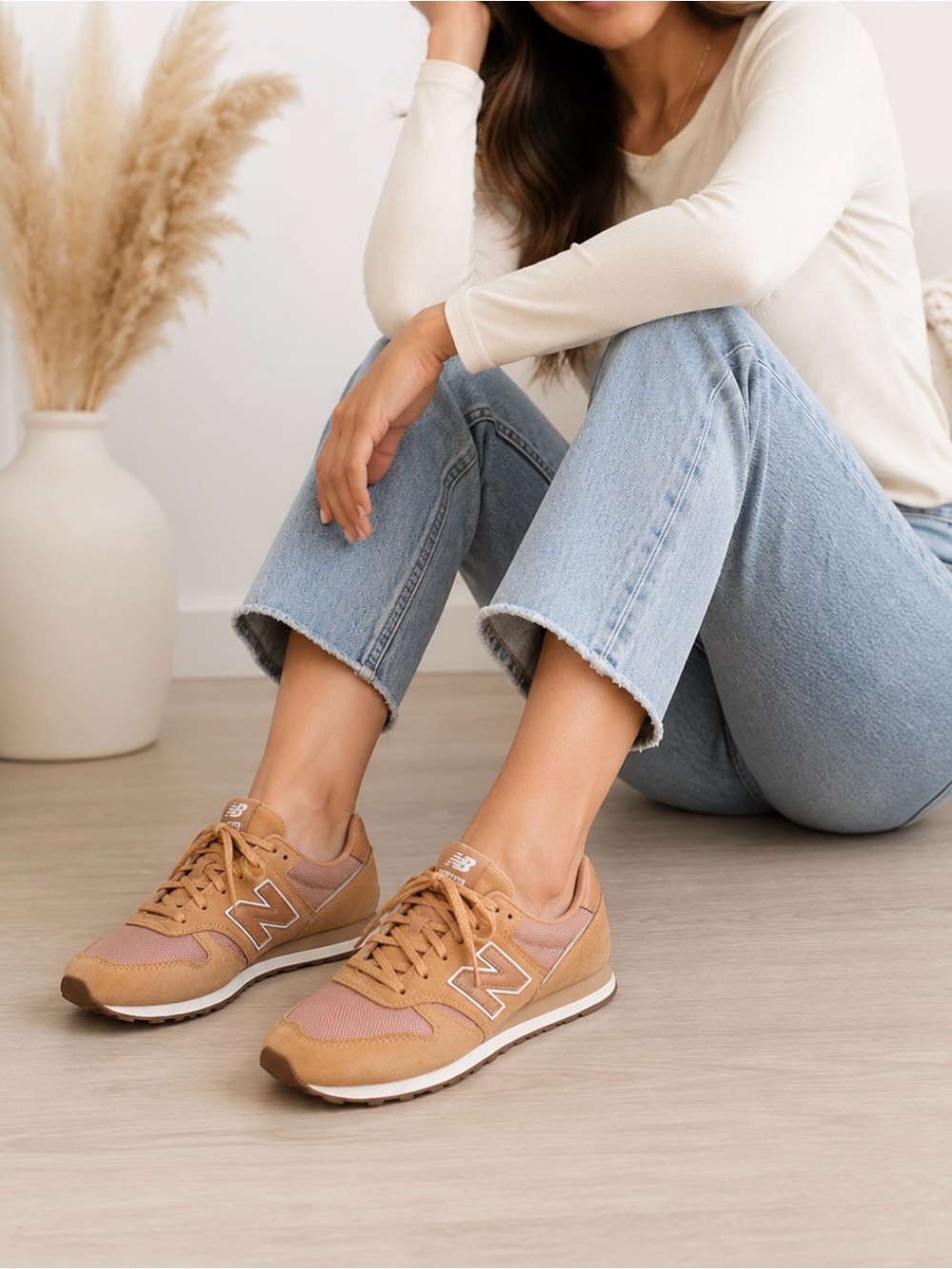 New Balance Women's Sneakers in Tan and Rust